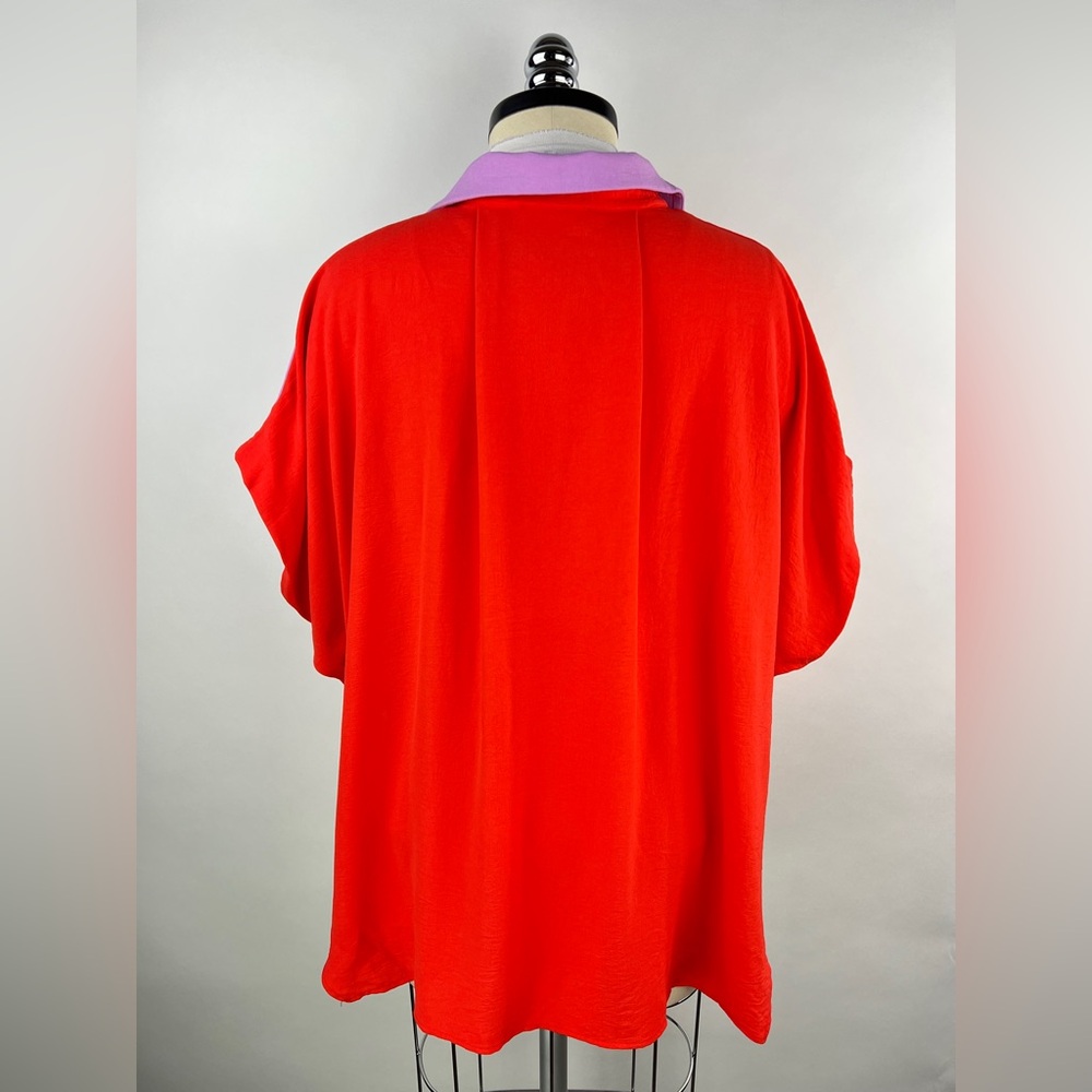 💚 3007. Color Blocking High Low Button Front - Picture 2 of 6
